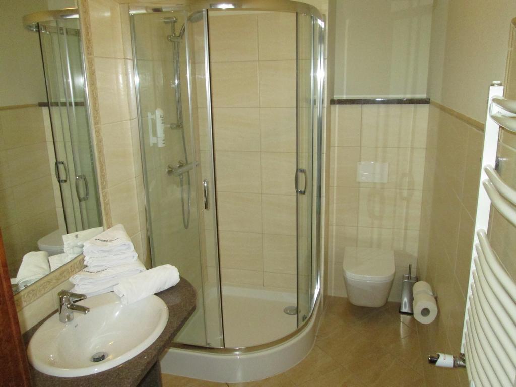 Hotel Sandro Silver & Spichlerz Antoniny 레스노 객실 사진