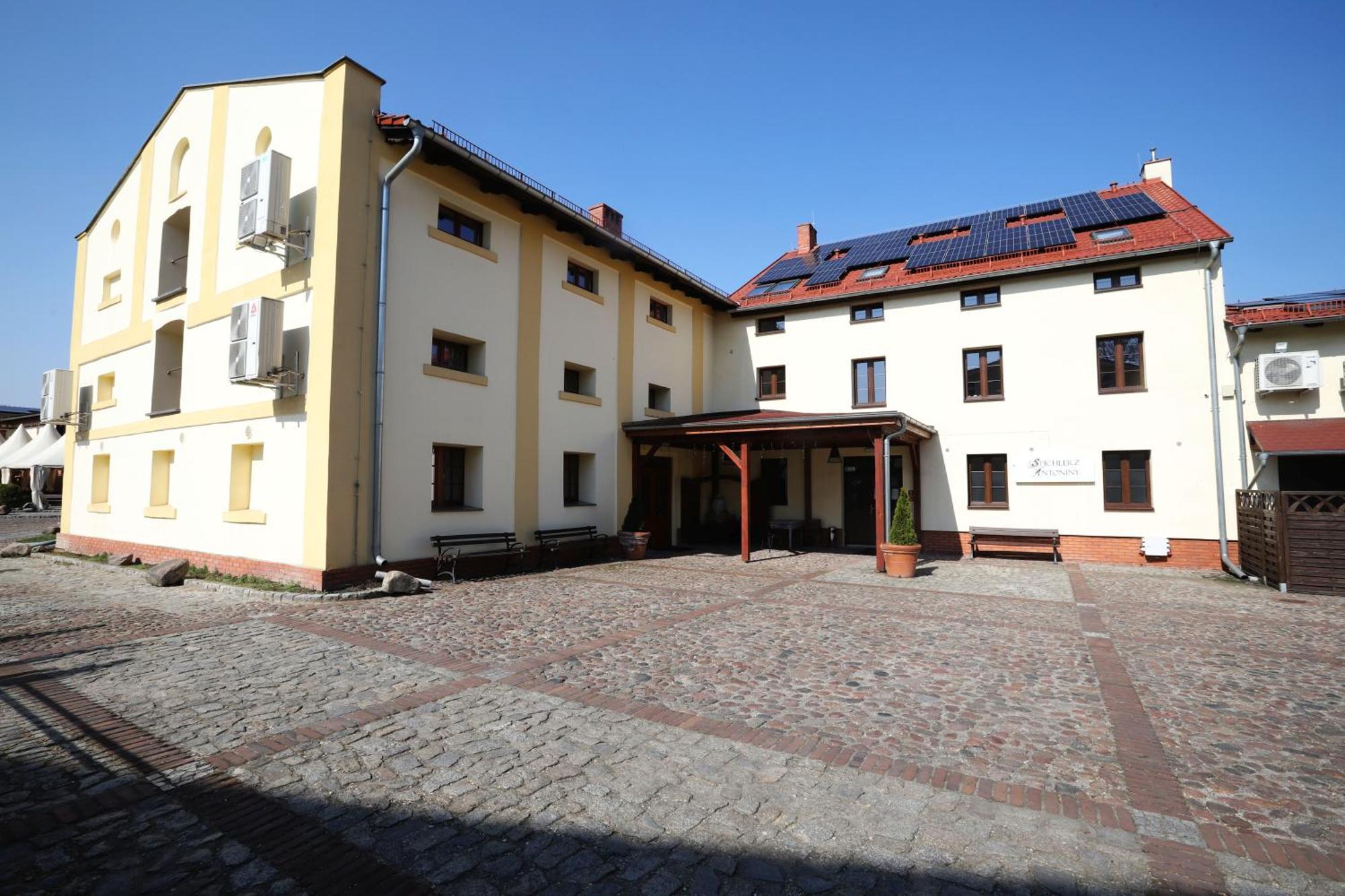 Hotel Sandro Silver & Spichlerz Antoniny 레스노 외부 사진