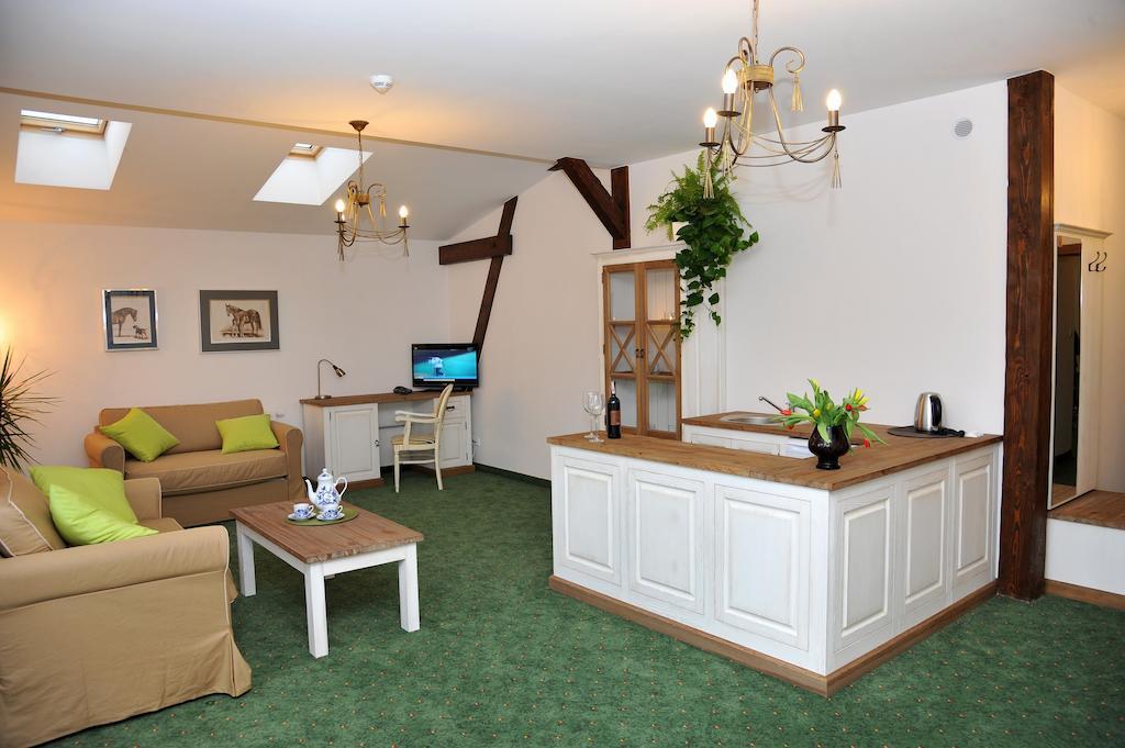 Hotel Sandro Silver & Spichlerz Antoniny 레스노 객실 사진