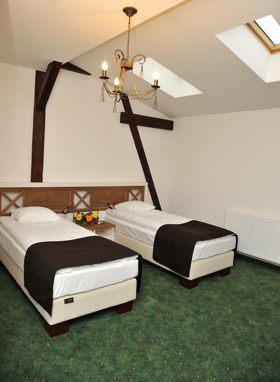 Hotel Sandro Silver & Spichlerz Antoniny 레스노 객실 사진