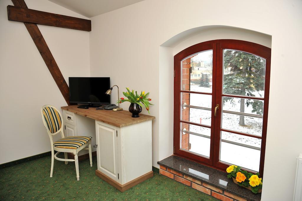 Hotel Sandro Silver & Spichlerz Antoniny 레스노 객실 사진