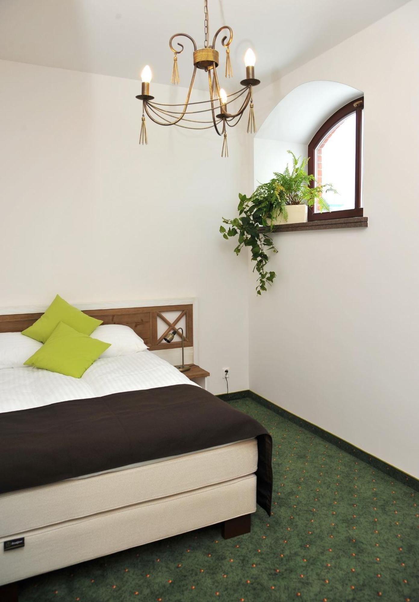 Hotel Sandro Silver & Spichlerz Antoniny 레스노 외부 사진