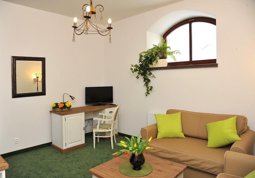 Hotel Sandro Silver & Spichlerz Antoniny 레스노 객실 사진