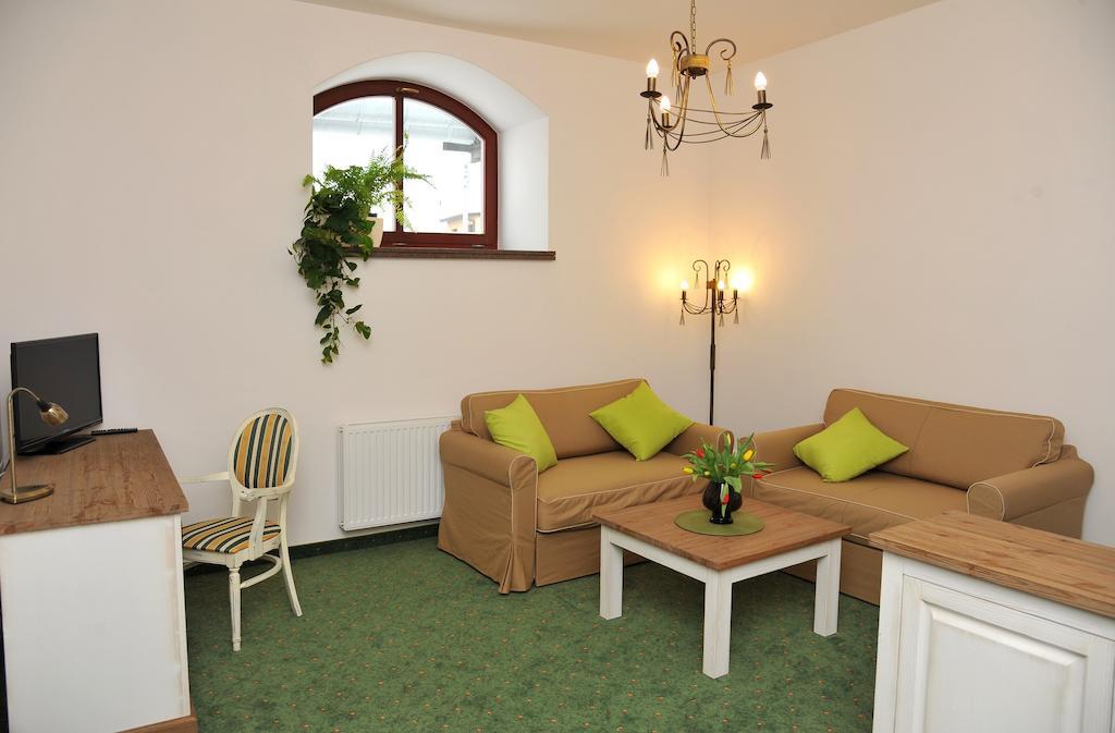 Hotel Sandro Silver & Spichlerz Antoniny 레스노 외부 사진