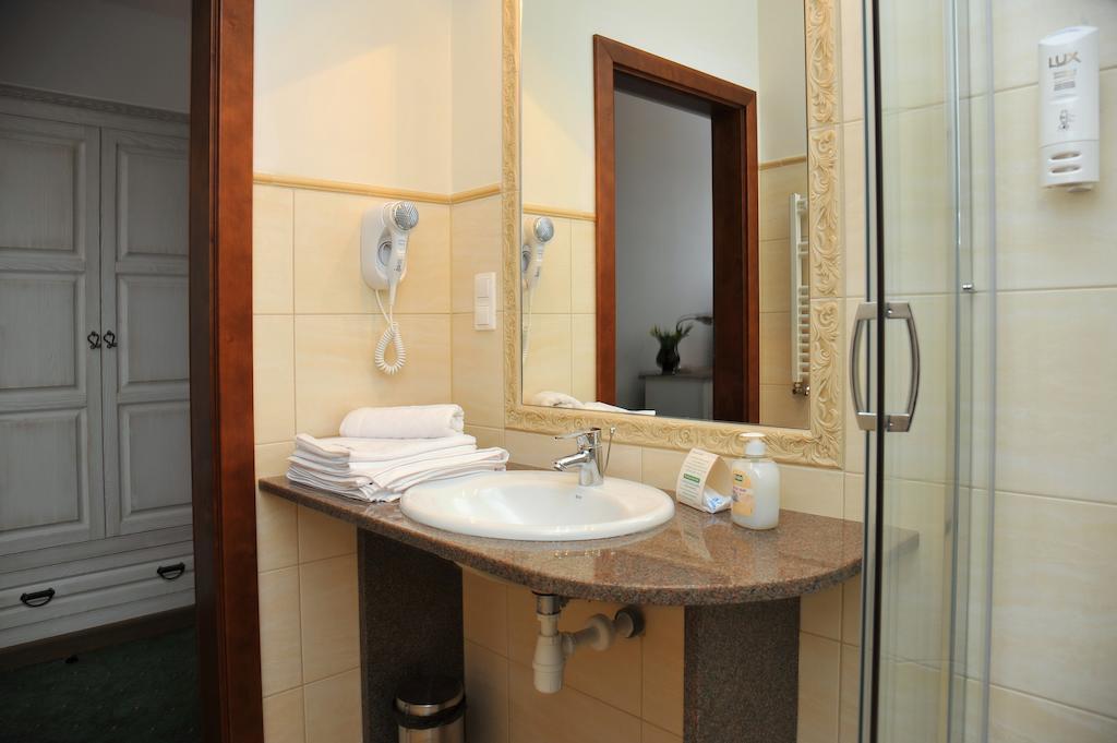 Hotel Sandro Silver & Spichlerz Antoniny 레스노 객실 사진